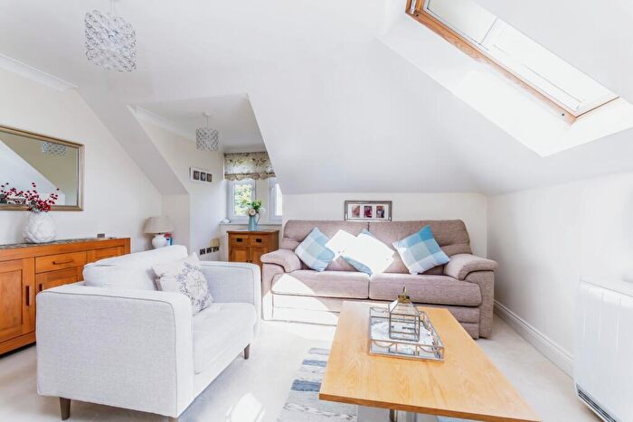 1 Bedroom Flat For Sale In Limpsfield Road, Warlingham, Surrey, CR6