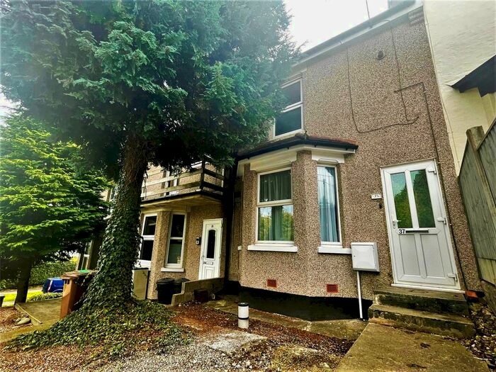 1 Bedroom Flat To Rent In Robin Hood Lane, Chatham, Kent, ME5