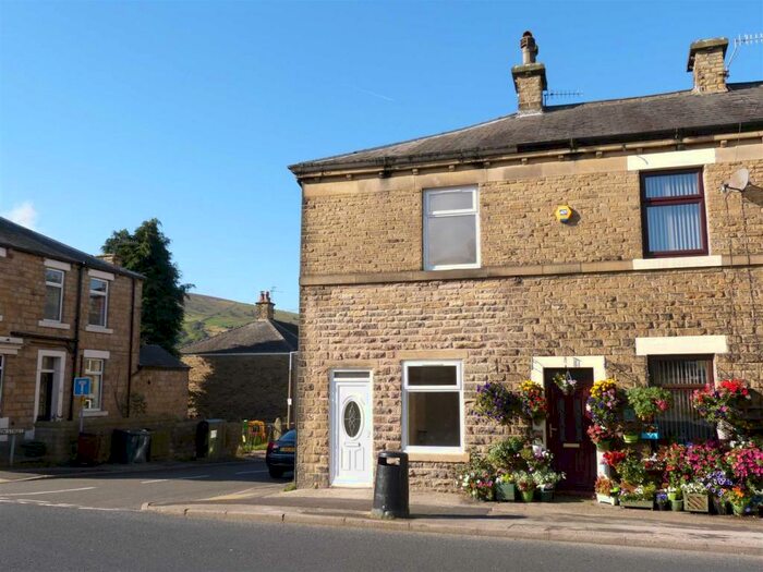 2 Bedroom End Of Terrace House To Rent In Charlestown Road, Glossop, SK13
