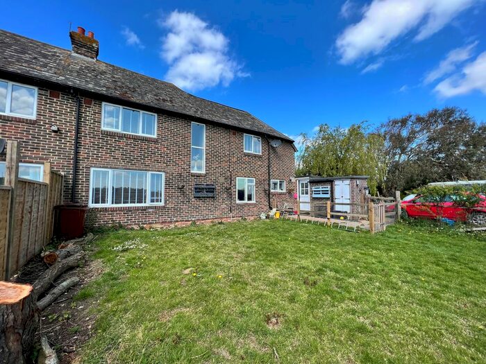 4 Bedroom Semi-Detached House To Rent In Berwick, Polegate, BN26