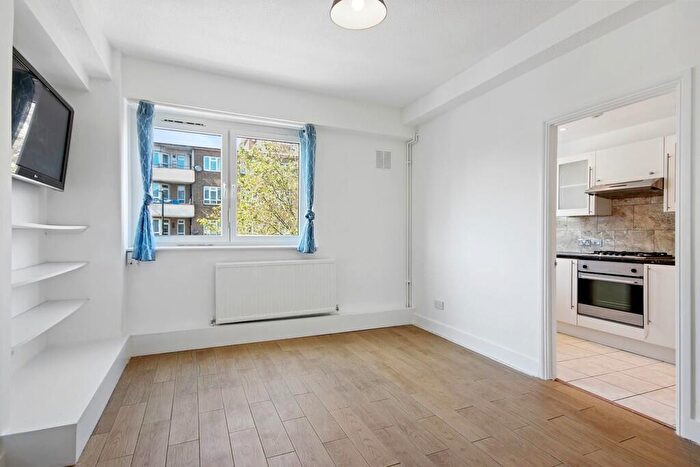 2 Bedroom Maisonette To Rent In Kirby Estate, Bermondsey, London, SE16