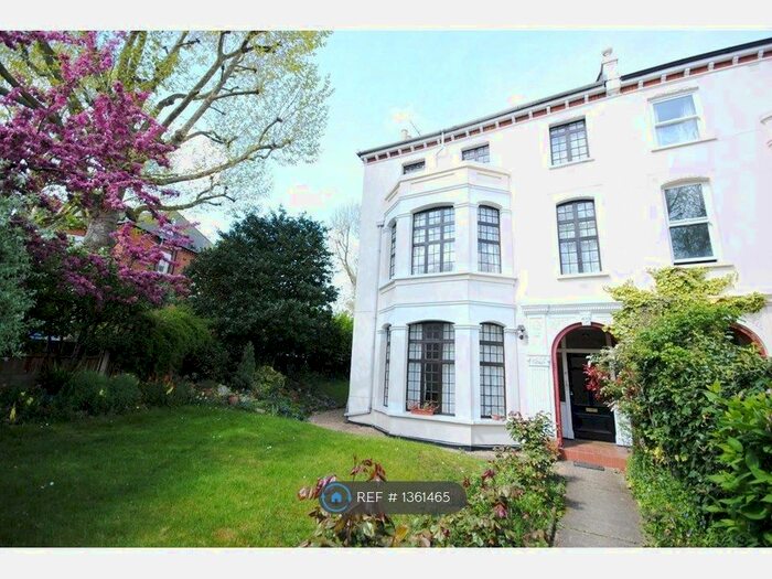 2 Bedroom Flat To Rent In Grove Park, London, SE5