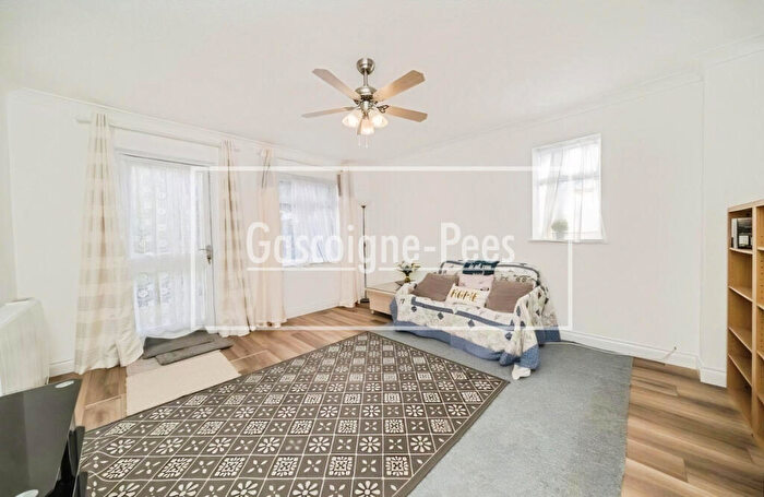 3 Bedroom House To Rent In Haygreen Close - Kingston Hill, KT2