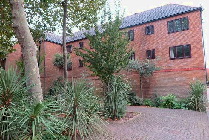 1 Bedroom Apartment To Rent In Brunswick Quay, London, SE16