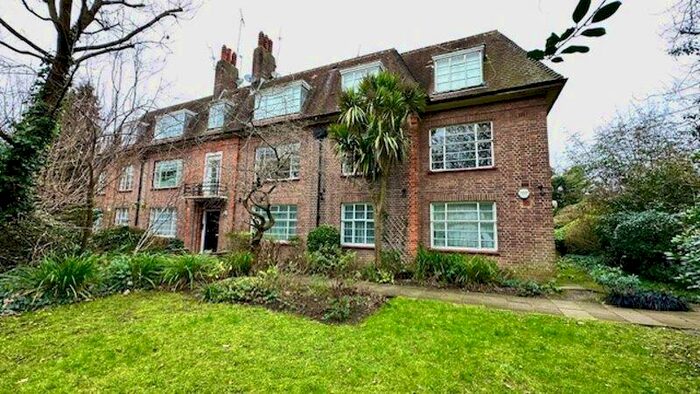3 Bedroom Apartment To Rent In Brookland Rise, Hampstead Garden Suburb, NW11