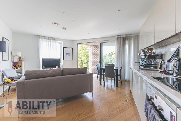 2 Bedroom Flat To Rent In Stock House, SE17