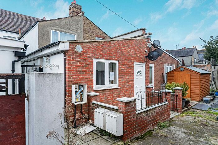 1 Bedroom Terraced House For Sale In Parchmore Road, Thornton Heath, CR7