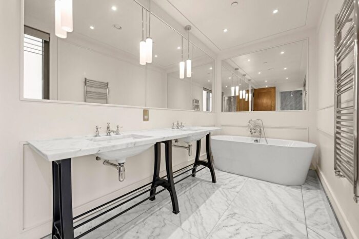 4 Bedroom Flat To Rent In Holmes Road, Kentish Town, NW5
