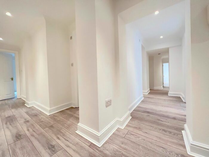 3 Bedroom Flat To Rent In Gloucester Place, Marylebone, London, W1U