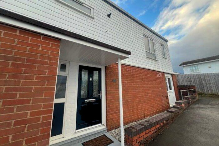 4 Bedroom Property To Rent In Himbleton Close, Redditch, B98