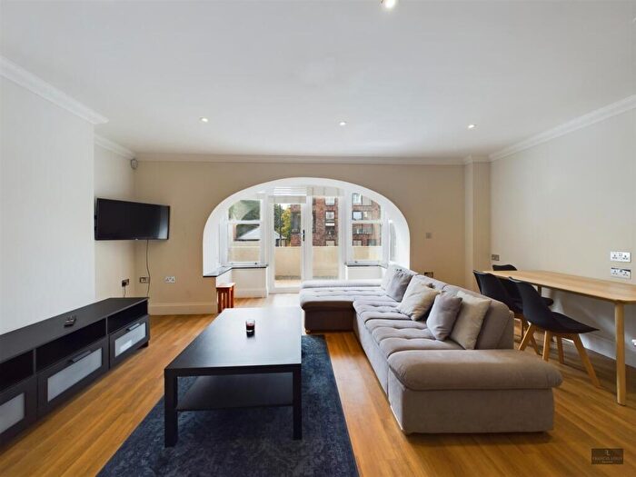 3 Bedroom Flat To Rent In Garden Flat - Barnfield Road, Exeter, EX1