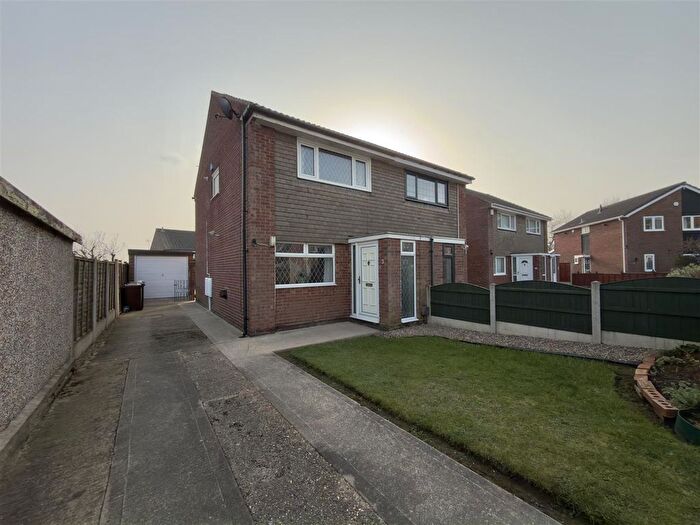 2 Bedroom Semi Detached House For Sale In Invargarry Close, Leeds, LS25