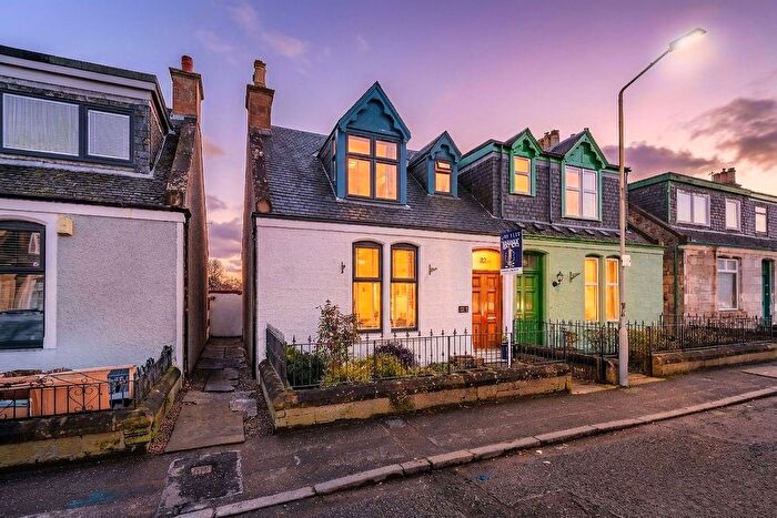 3 Bedroom Semi Detached House For Sale In Mungalhead Road, Falkirk, FK2