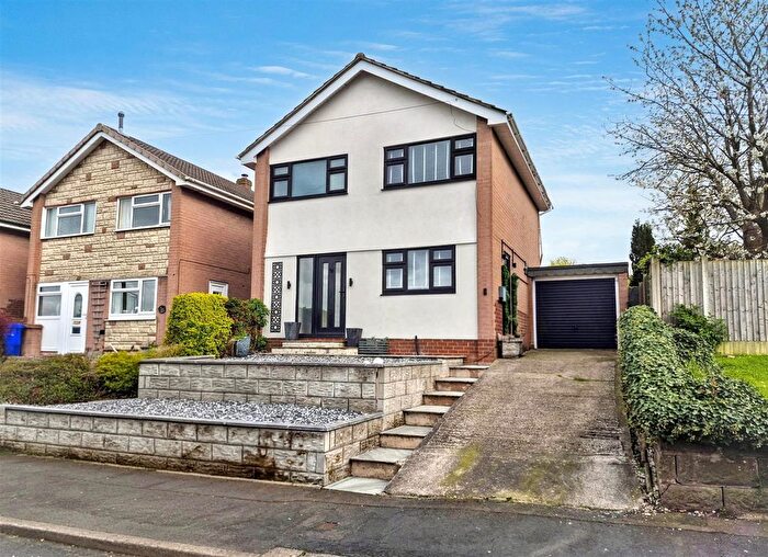 3 Bedroom Link Detached House For Sale In Debenham Crescent, Eaton Park, Stoke-On-Trent, ST2