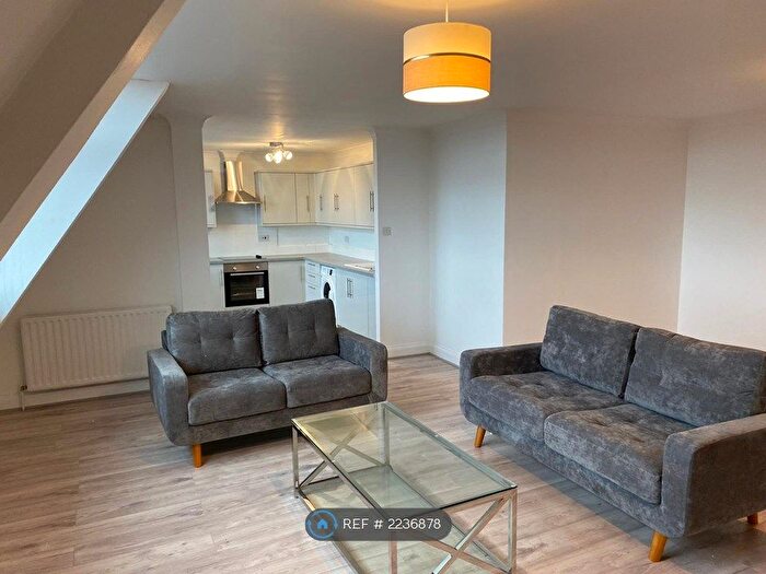 2 Bedroom Flat To Rent In Century House, London, SW16