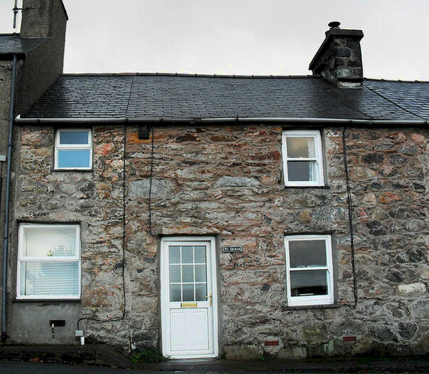 2 Bedroom Terraced House To Rent In Clynnogfawr, Caernarfon, LL54