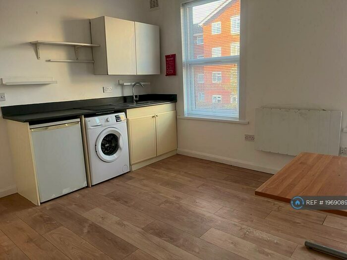 Studio To Rent In Stratford, London, E15