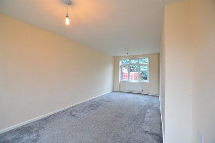 3 Bedroom Terraced House To Rent In Tomlin Road, Slough, Slough, SL2