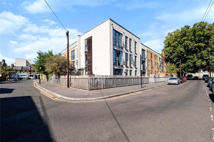 2 Bedroom Flat For Sale In Maitland Road, London, E15