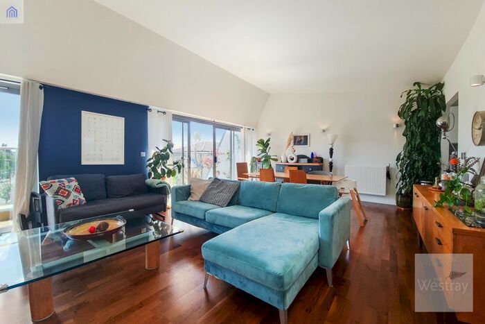 2 Bedroom Flat To Rent In Richmond Road, Dalston, E8