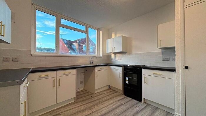 2 Bedroom Flat To Rent In Baker Street, Weston-Super-Mare, BS23