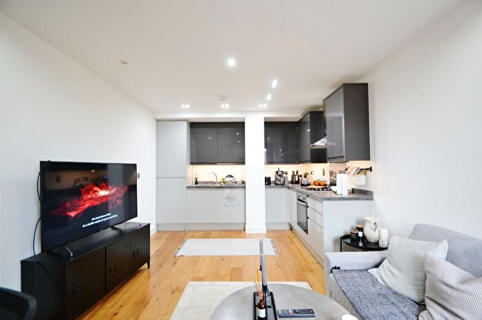 1 Bedroom Flat To Rent In High Street, Ruislip, HA4