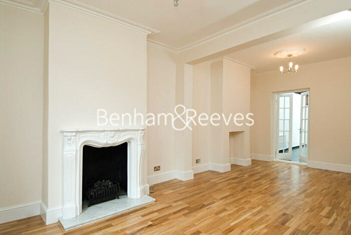 3 Bedroom Apartment To Rent In St John's Wood Terrace, St John's Wood, NW8