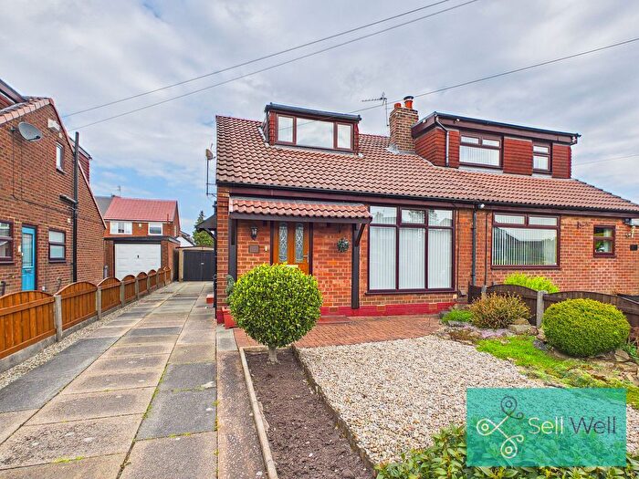 2 Bedroom Semi-Detached Bungalow For Sale In Derwent Drive, Kearsley, Bolton, BL4