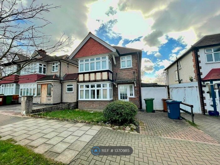 3 Bedroom Semi-Detached House To Rent In Queens Walk, Harrow, HA1