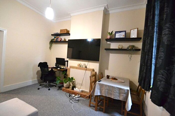 1 Bedroom Flat To Rent In Neasden Lane North, London, Neasden, NW10