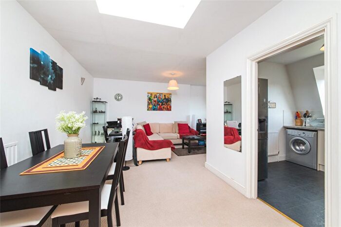 2 Bedroom Flat To Rent In Claremont Road, Surbiton, Surrey, KT6