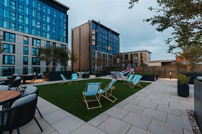 2 Bedroom Apartment To Rent In Quarry Hill, Leeds, LS2