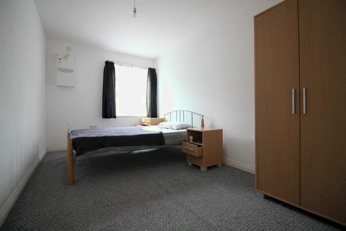 2 Bedroom Flat To Rent In Bennett Close, Hounslow TW4