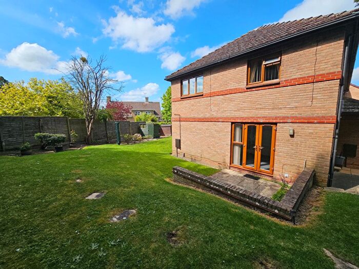 2 Bedroom Flat To Rent In Buckland Court, Kidlington, OX5