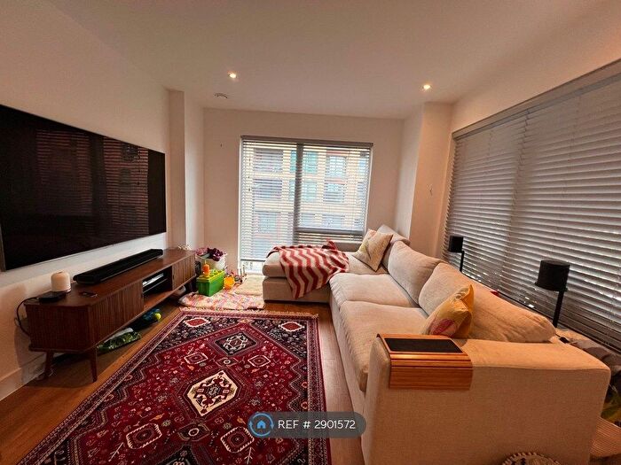 2 Bedroom Flat To Rent In Lismore Boulevard, London, NW9
