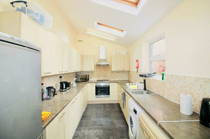 4 Bedroom House To Rent In Balfour Road, Nottingham, NG7