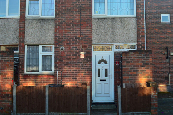 4 Bedroom Terraced House To Rent In Manford Road., IG7