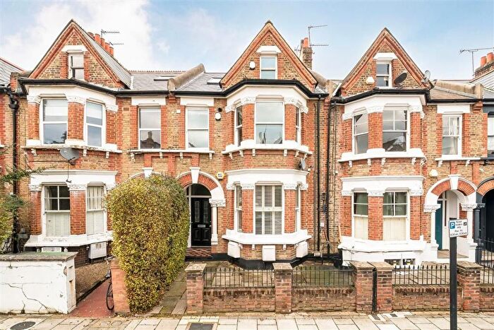 2 Bedroom Flat For Sale In Lynette Avenue, Clapham, SW4