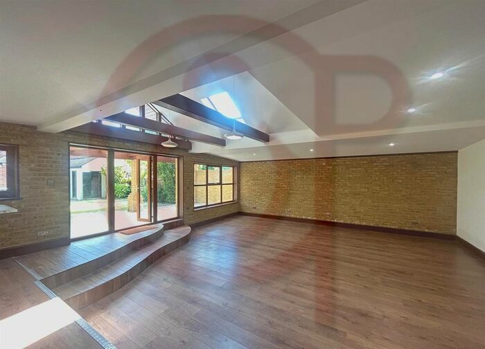 5 Bedroom Property To Rent In Baronsmede, Ealing, W5