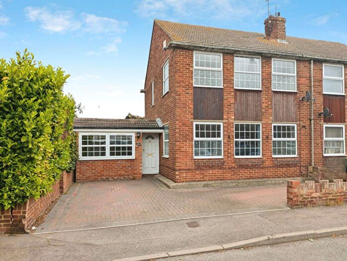3 Bedroom Semi Detached House For Sale In Nursery Close, Sheerness, Kent, ME12
