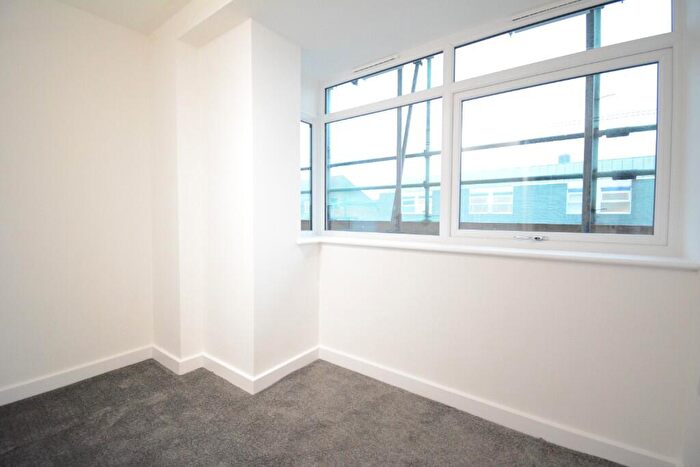 1 Bedroom Flat To Rent In High Street, Rayleigh, Essex, SS6