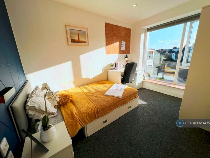 1 Bedroom Flat To Rent In Cathays Terrace, Cardiff, CF24