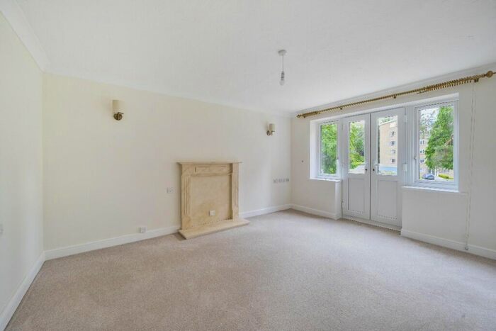 2 Bedroom Retirement Property For Sale In Melton Court, Poole, BH13