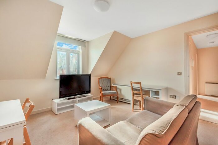 2 Bedroom Flat To Rent In Sydenham Road, Guildford, GU1