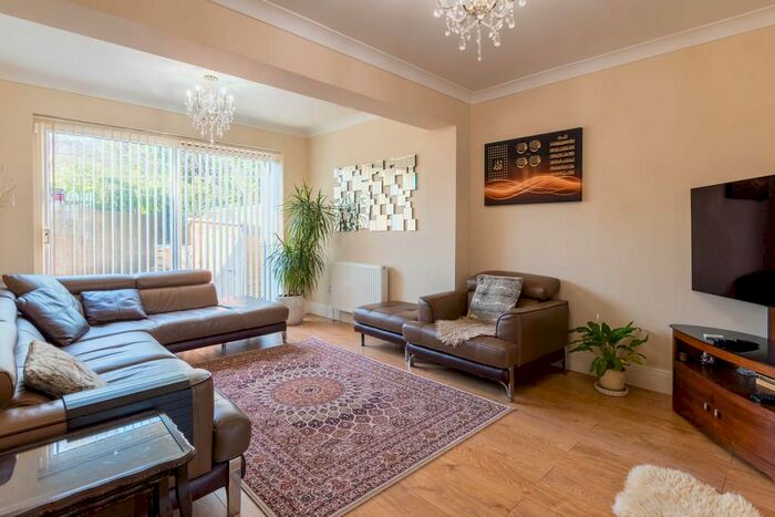 2 Bedroom Semi-Detached House To Rent In Melford Road, London, SE22