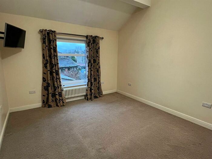2 Bedroom End Of Terrace House To Rent In Crosland Hill Road, Crosland Moor, Huddersfield, HD4