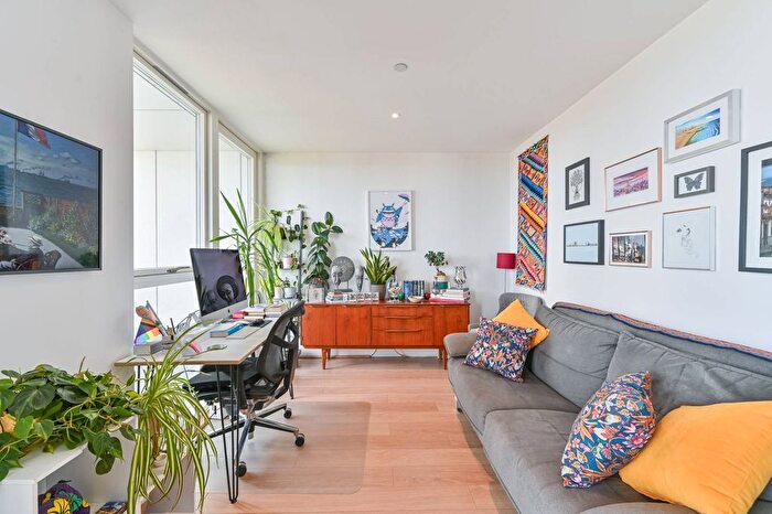 1 Bedroom Flat For Sale In Robsart Street, Stockwell, London, SW9