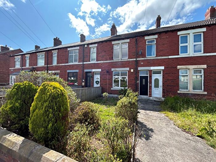 2 Bedroom Flat To Rent In East View, Wideopen, NE13