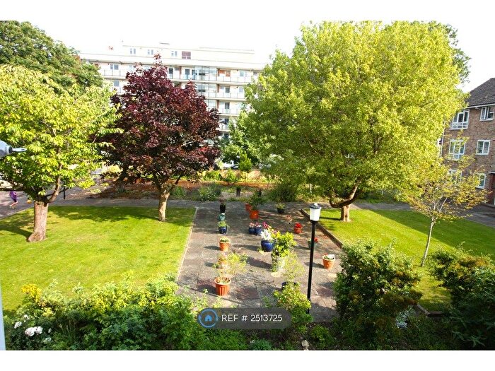 2 Bedroom Flat To Rent In Primrose Court, London, SW12
