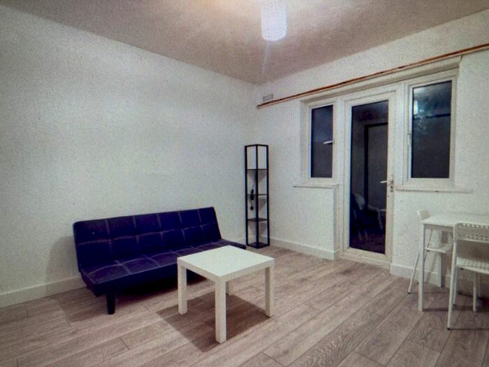 1 Bedroom Detached House To Rent In Off Twyford Abbey Road Area, Park Royal, NW10